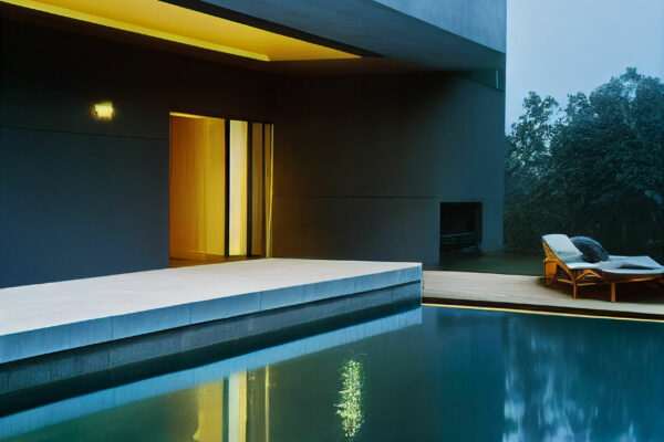 PennQuinnDad_A_cantilevered_pool_deck_of_a_Post-Modern_Home_in__e36f8bc3-29a0-4794-b640-a68c83b970c7