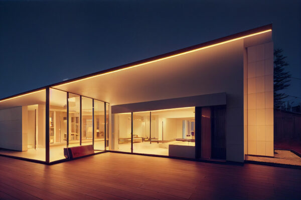 PennQuinnDad_Exterior_Night_Photo_of_a_Post-Modern_Home_in_the__669280ef-3f79-4c64-9ff0-77ac17f00fbf